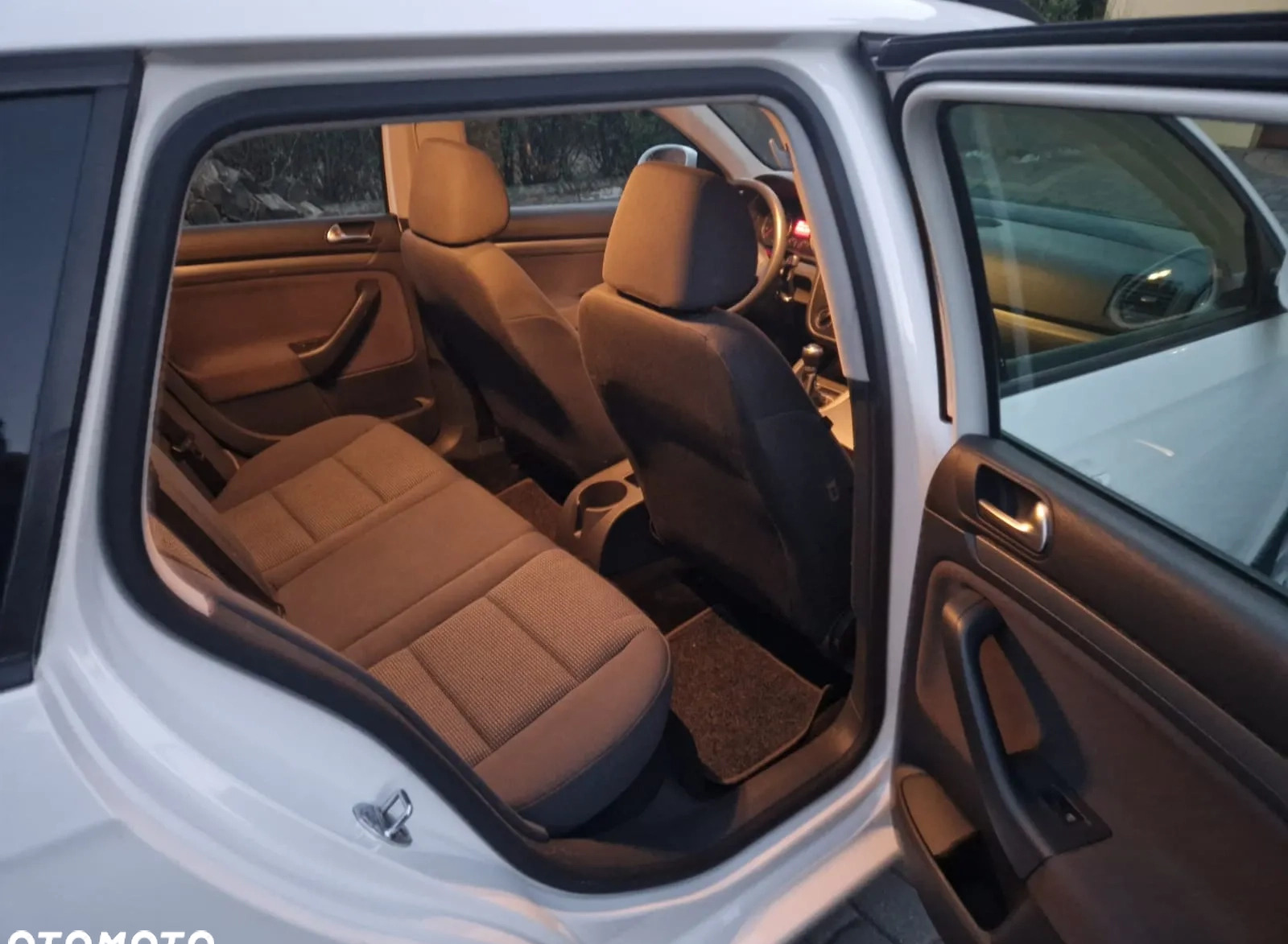 Volkswagen Golf cena 13600 przebieg: 212300, rok produkcji 2009 z Lewin Brzeski małe 79